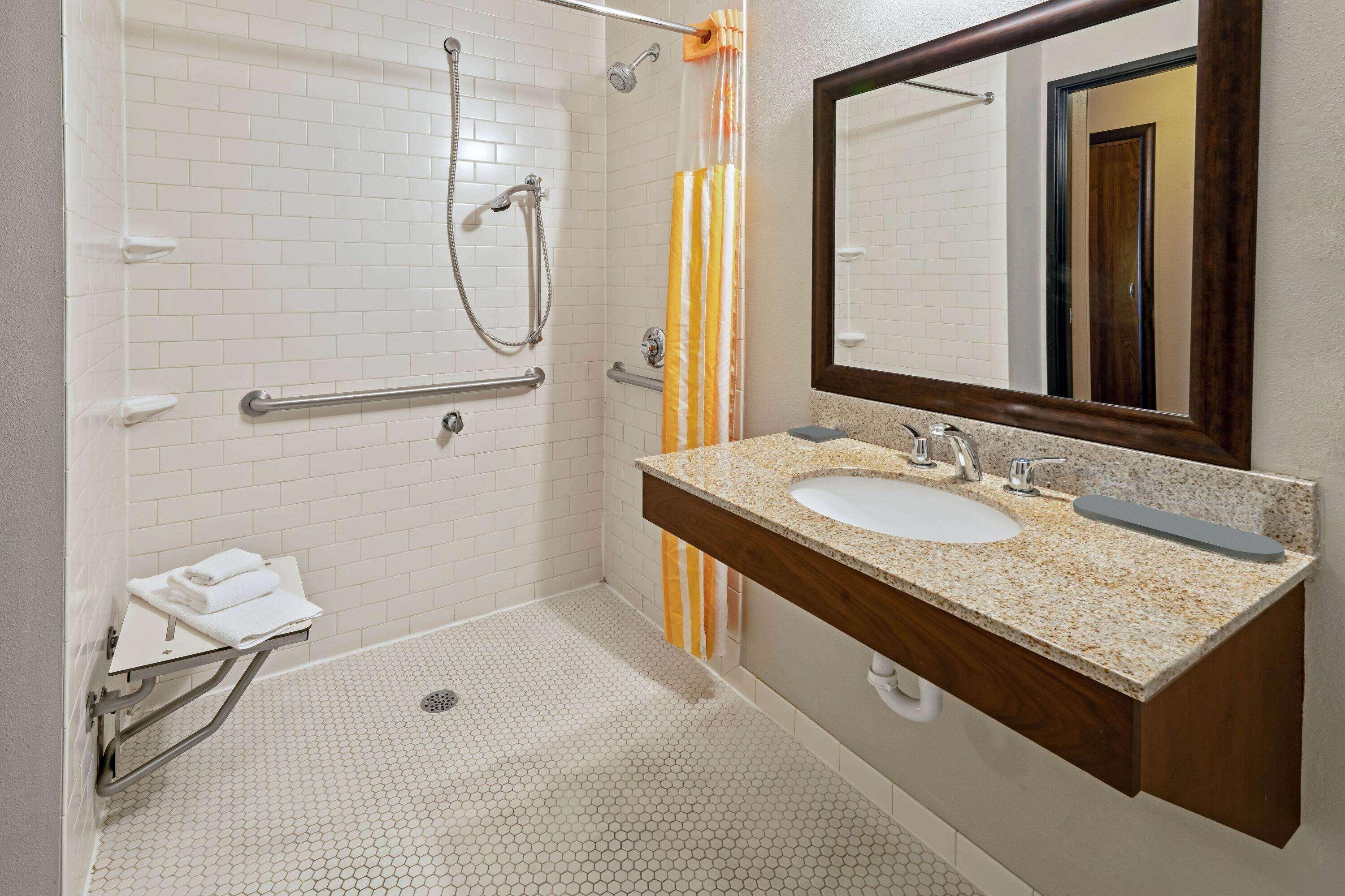 La Quinta By Wyndham Butte Hotel Exterior foto